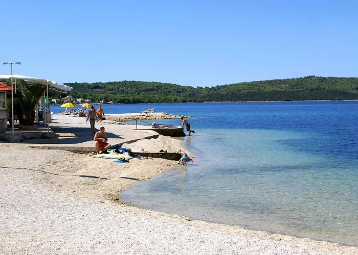 By The Sea - 15752 特罗吉尔