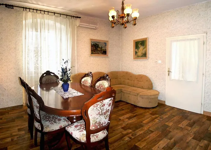 By The Sea - 15752 特罗吉尔