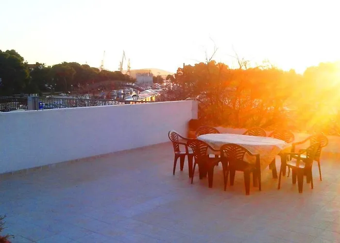 By The Sea - 15752 * 特罗吉尔