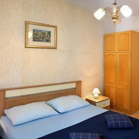 Apartment By The Sea - 15752 Trogir